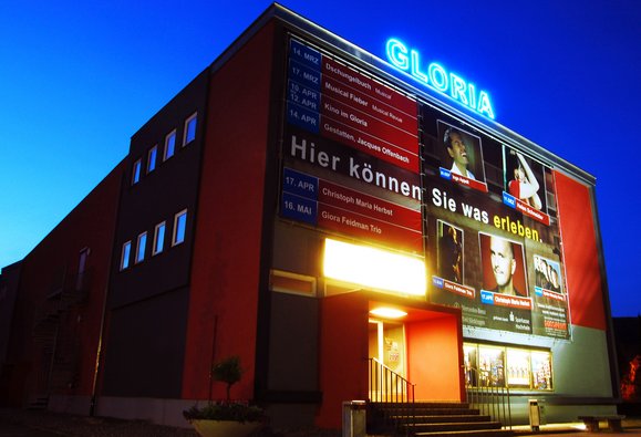 Gloria Theater bei Nacht